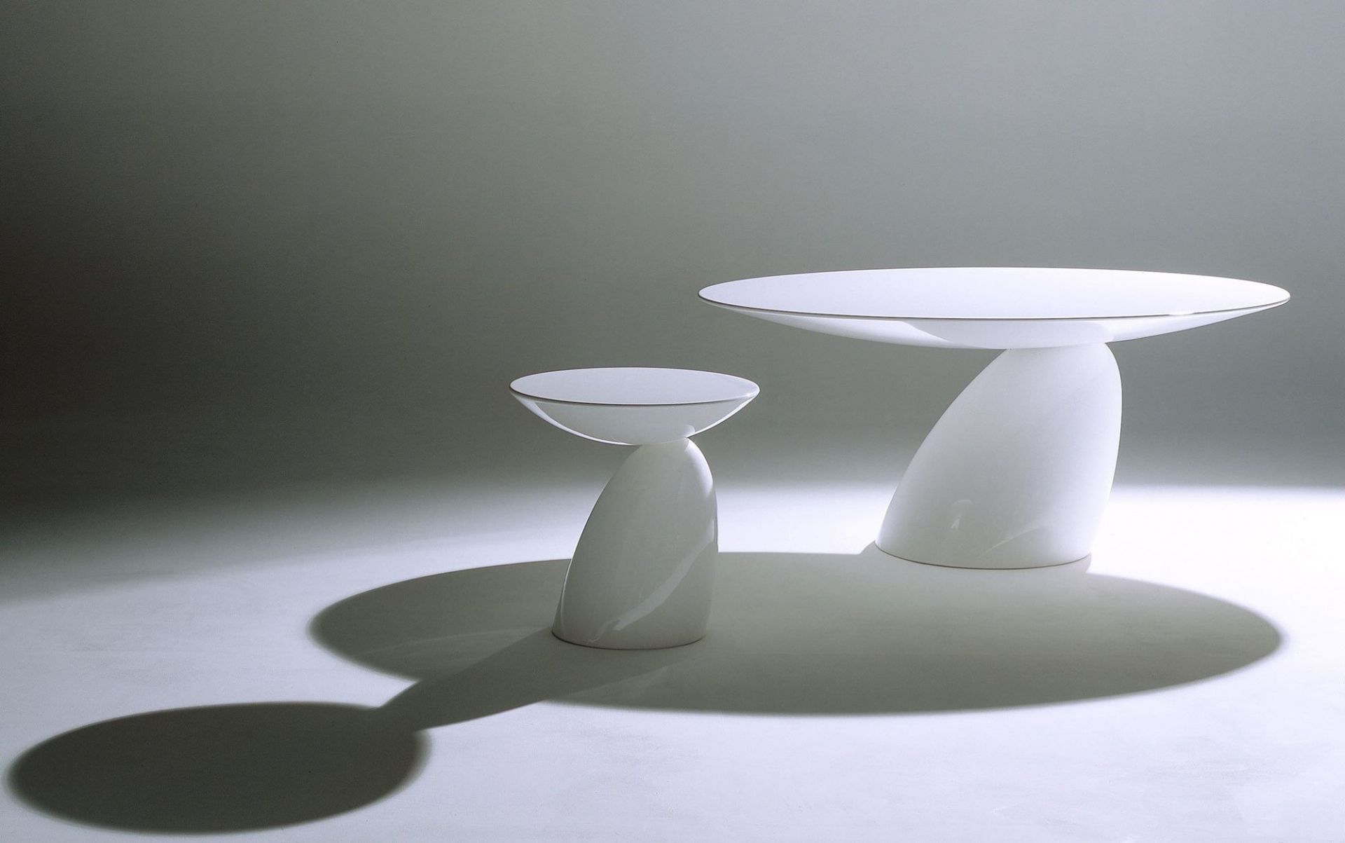 Parabel table large Eero Aarnio Originals