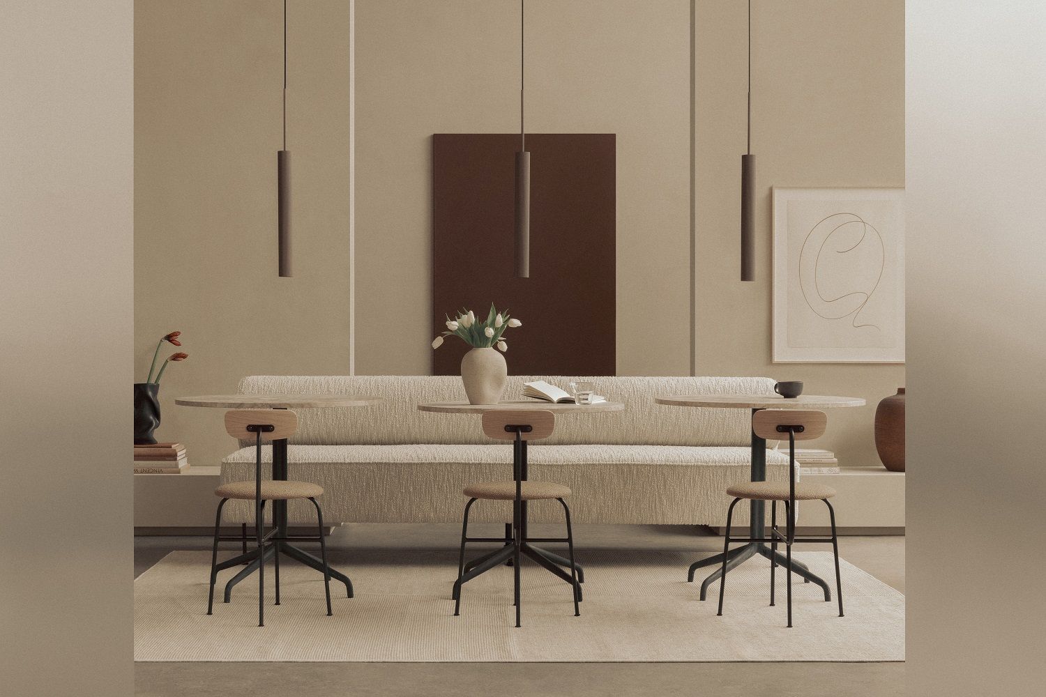 Afteroom Dining Chair Stuhl von Audo Copenhagen an runden Tischen in einem modernen Esszimmer.