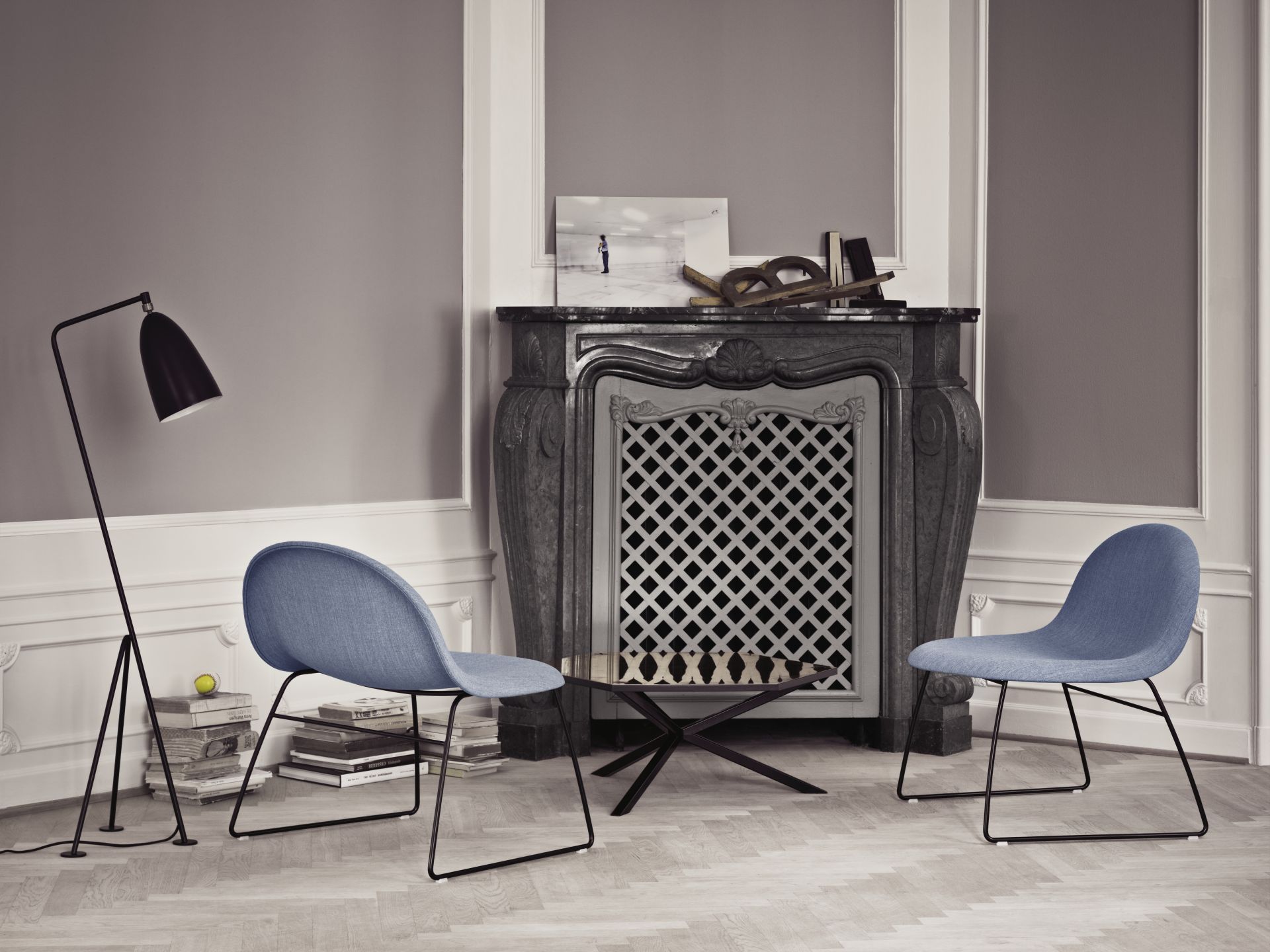 Gräshoppa / Grashoppa Floor light Dusty blue Gubi