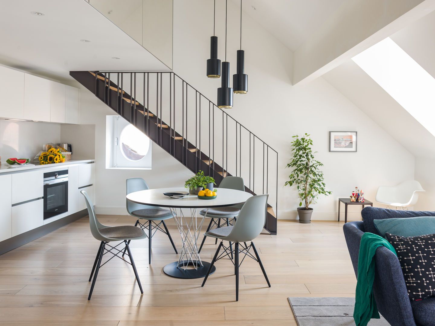 Eames Plastic Side Chair DSW Chair Vitra