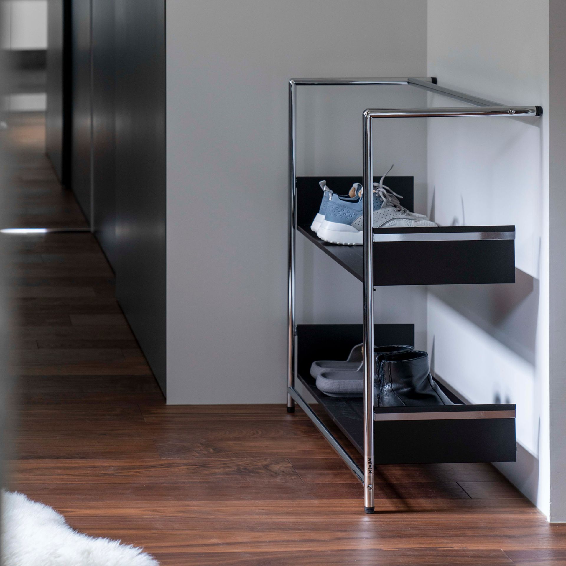 Pool 82 Leaning shelf / shoe rack Mox