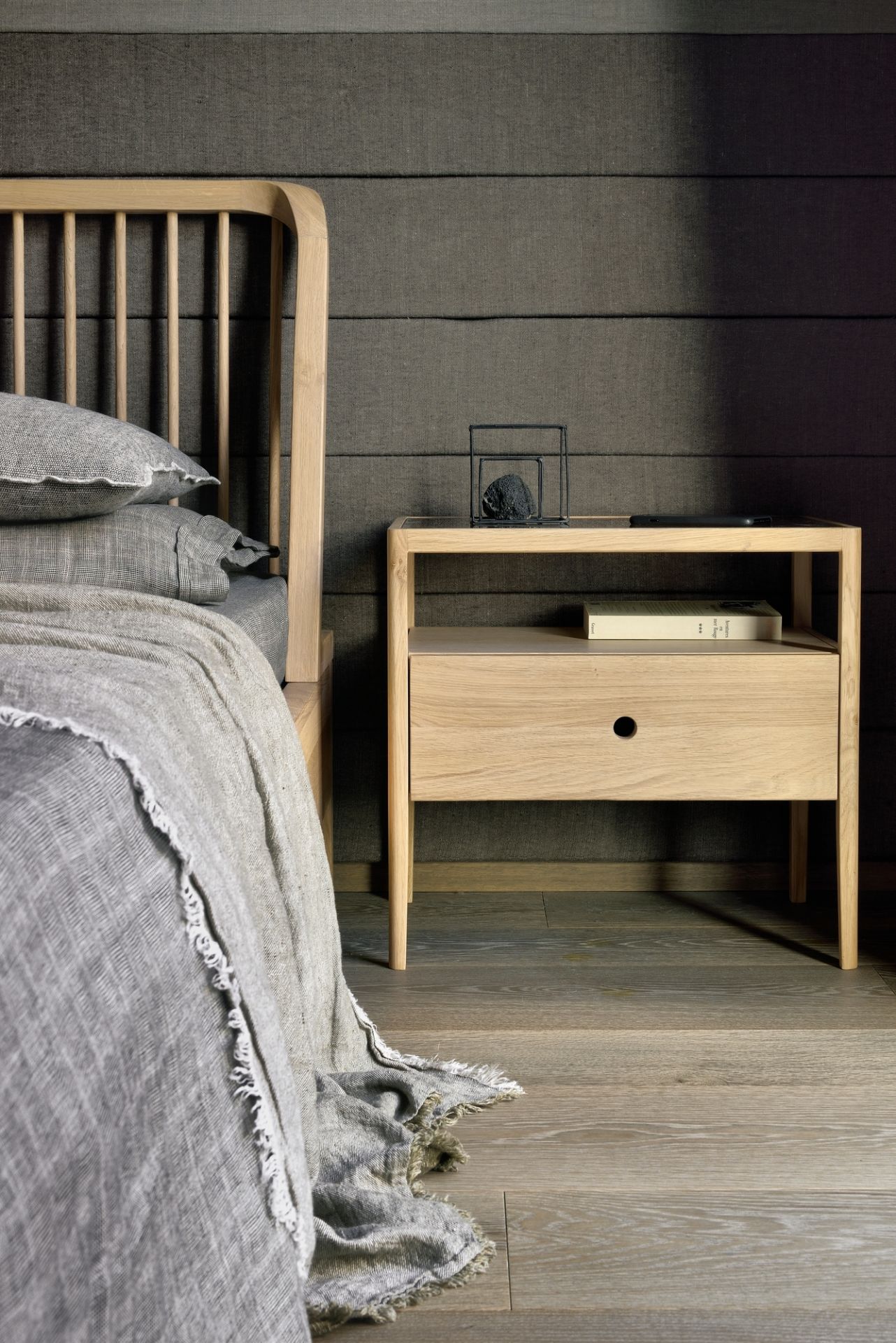 Spindle bed oak 160x200 cm Ethnicraft SINGLE PIECES