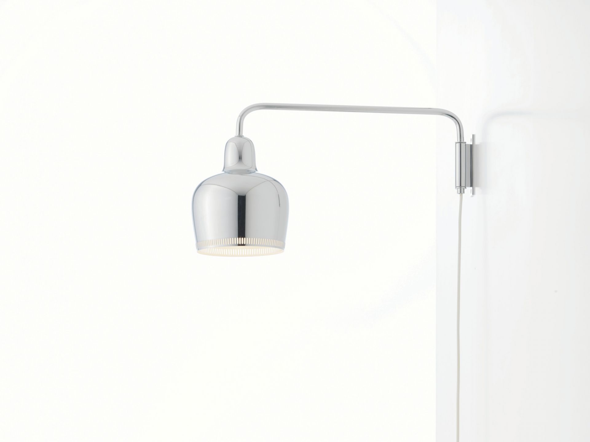 Artek A330S Golden Bell Wandleuchte in Chrom, modernes Design für stilvolle Beleuchtung.