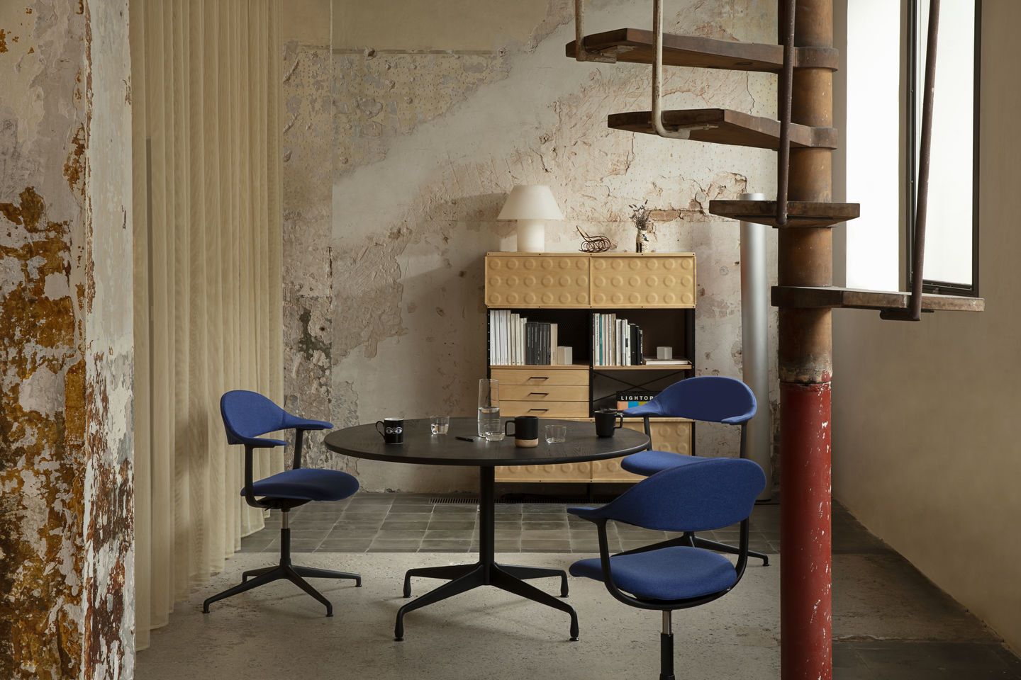 Mynt back and seat plastic office swivel chair Vitra
