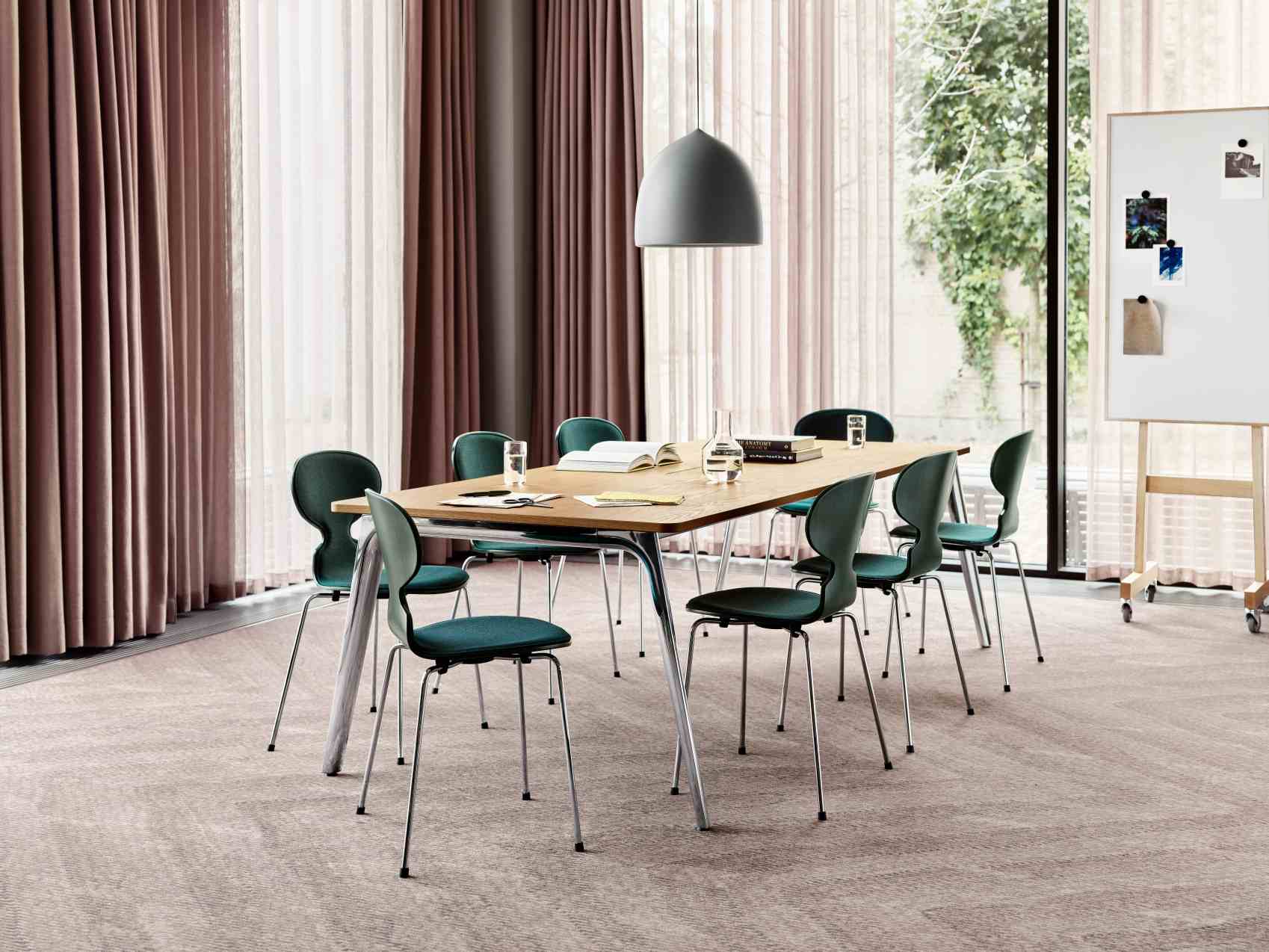 Pluralis table Fritz Hansen