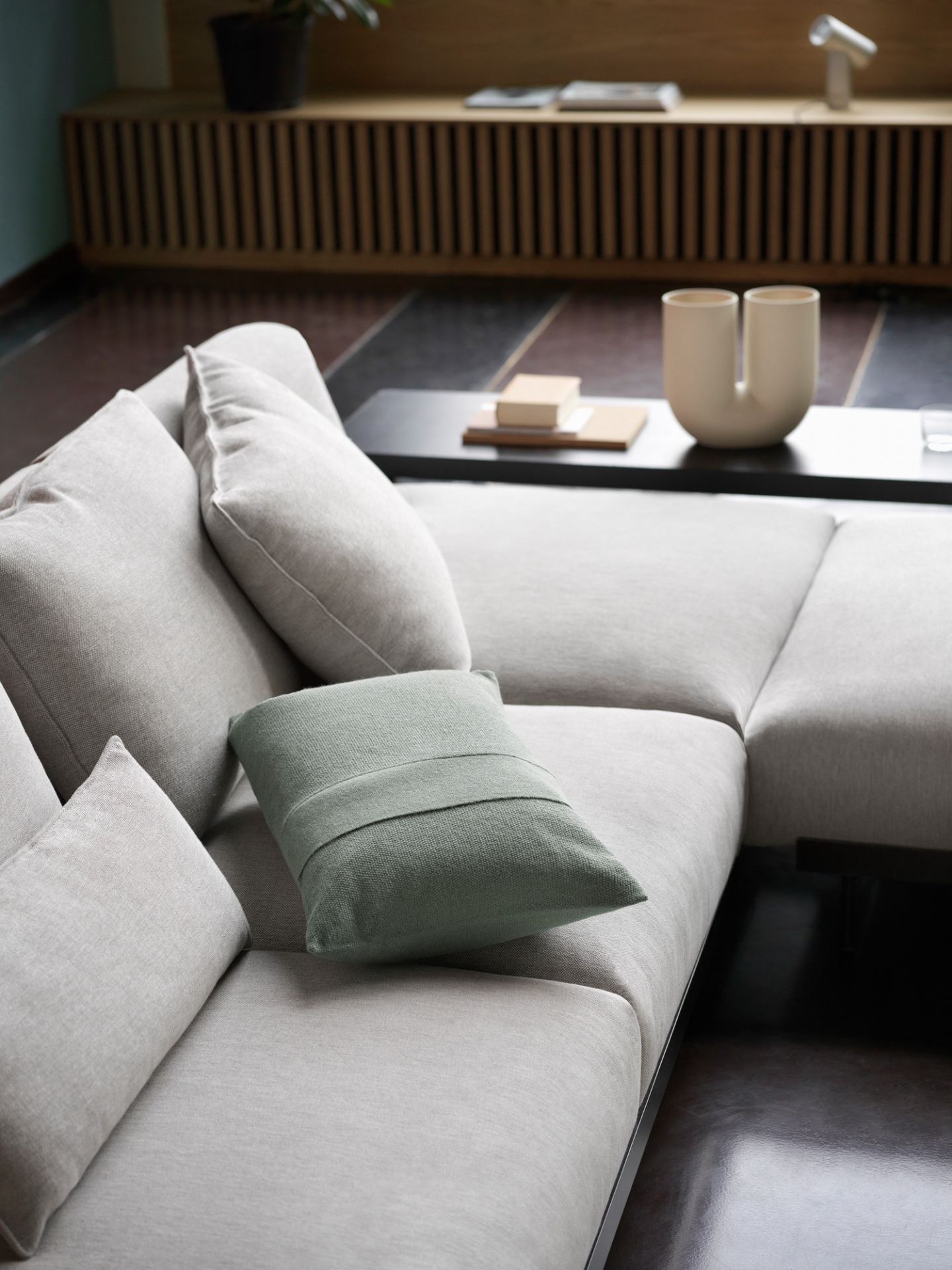 In Situ Modular Sofa 3-Seater Chaise Longue Muuto