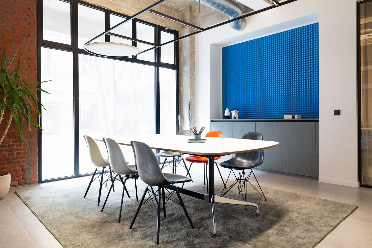 Eames Fibreglass Chair DSR Chair Vitra