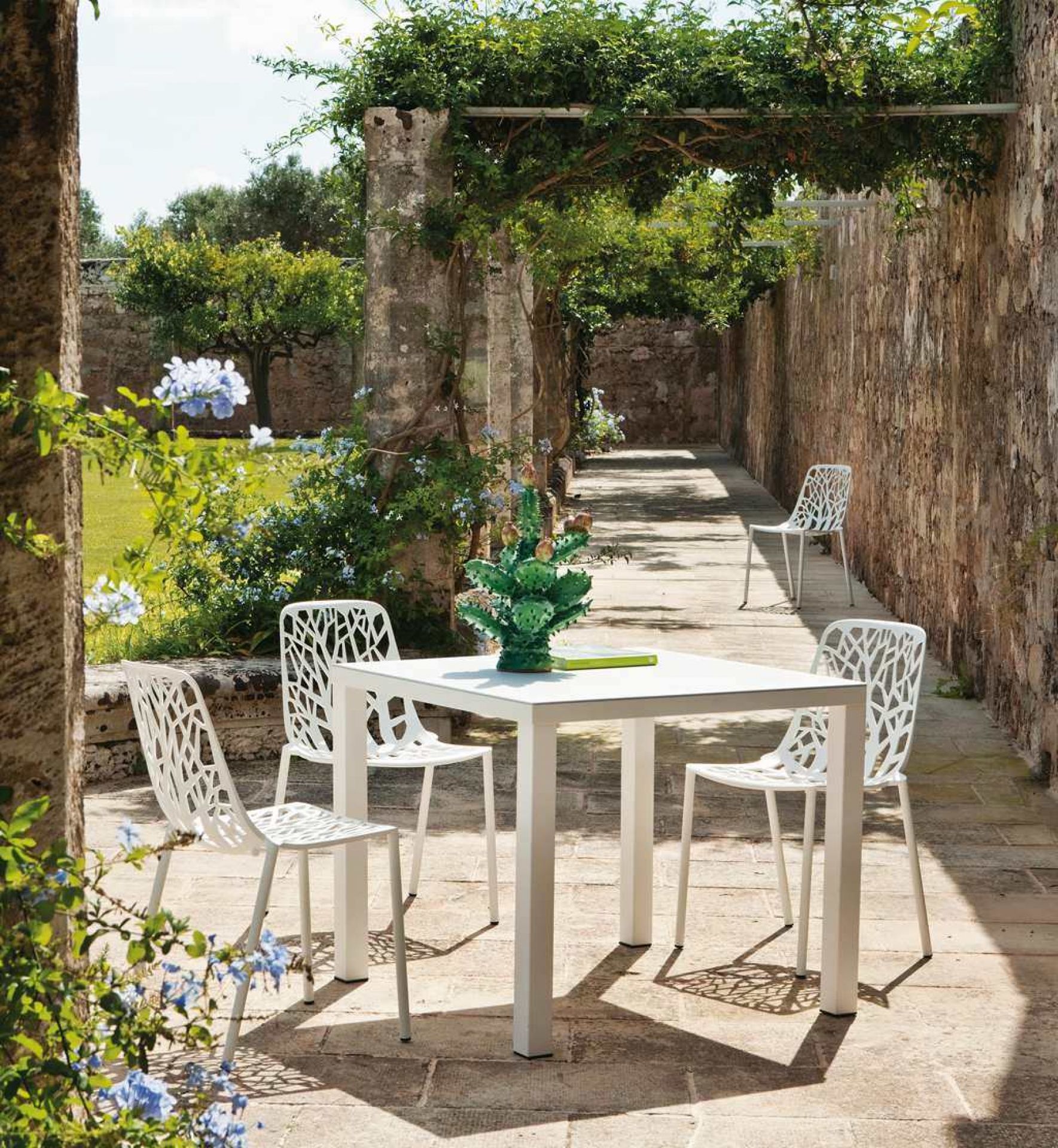 Easy Outdoor table Fast