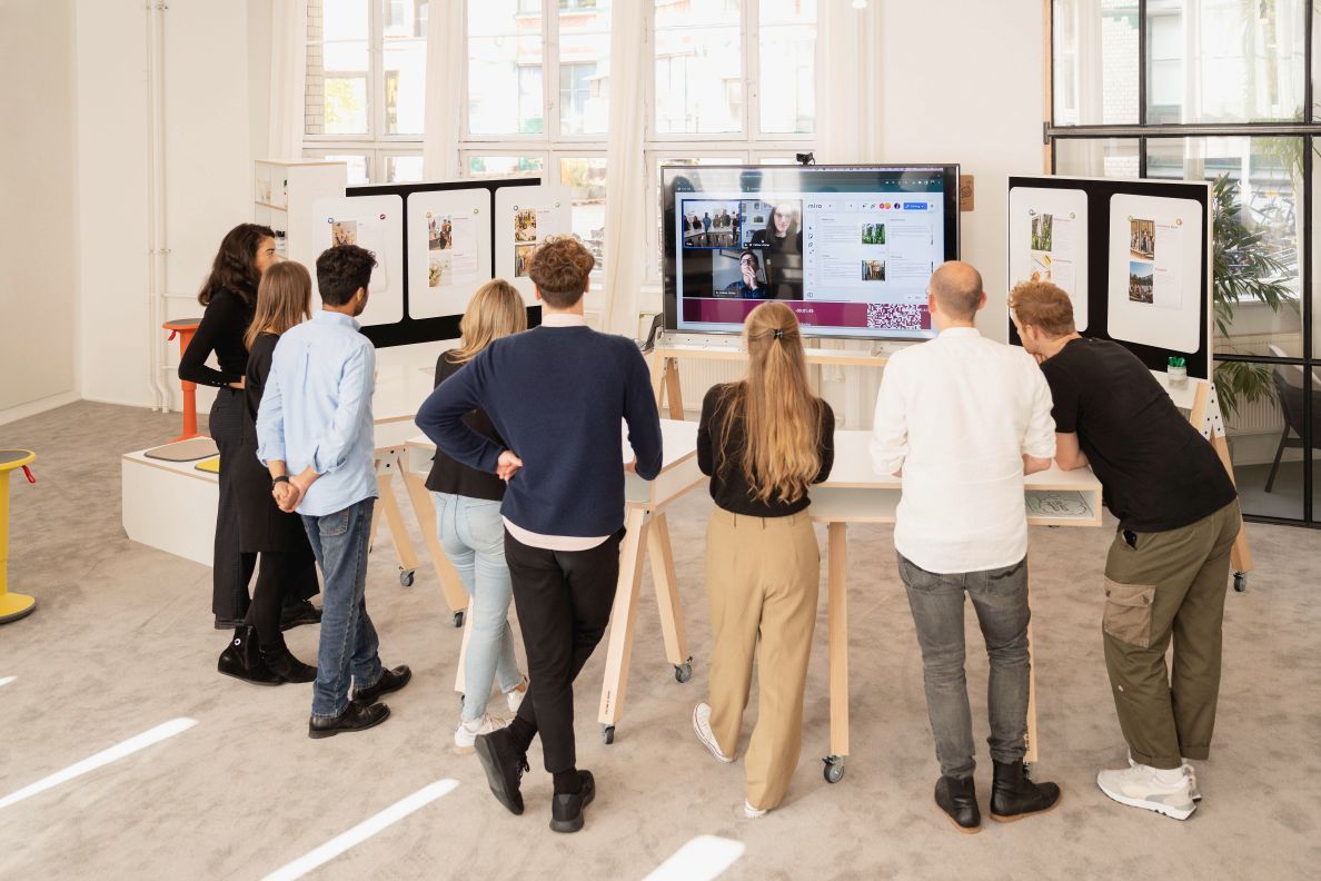 What if We Fly Taskboard W 240 cm Feltboard Medium Media Wall Interstuhl
