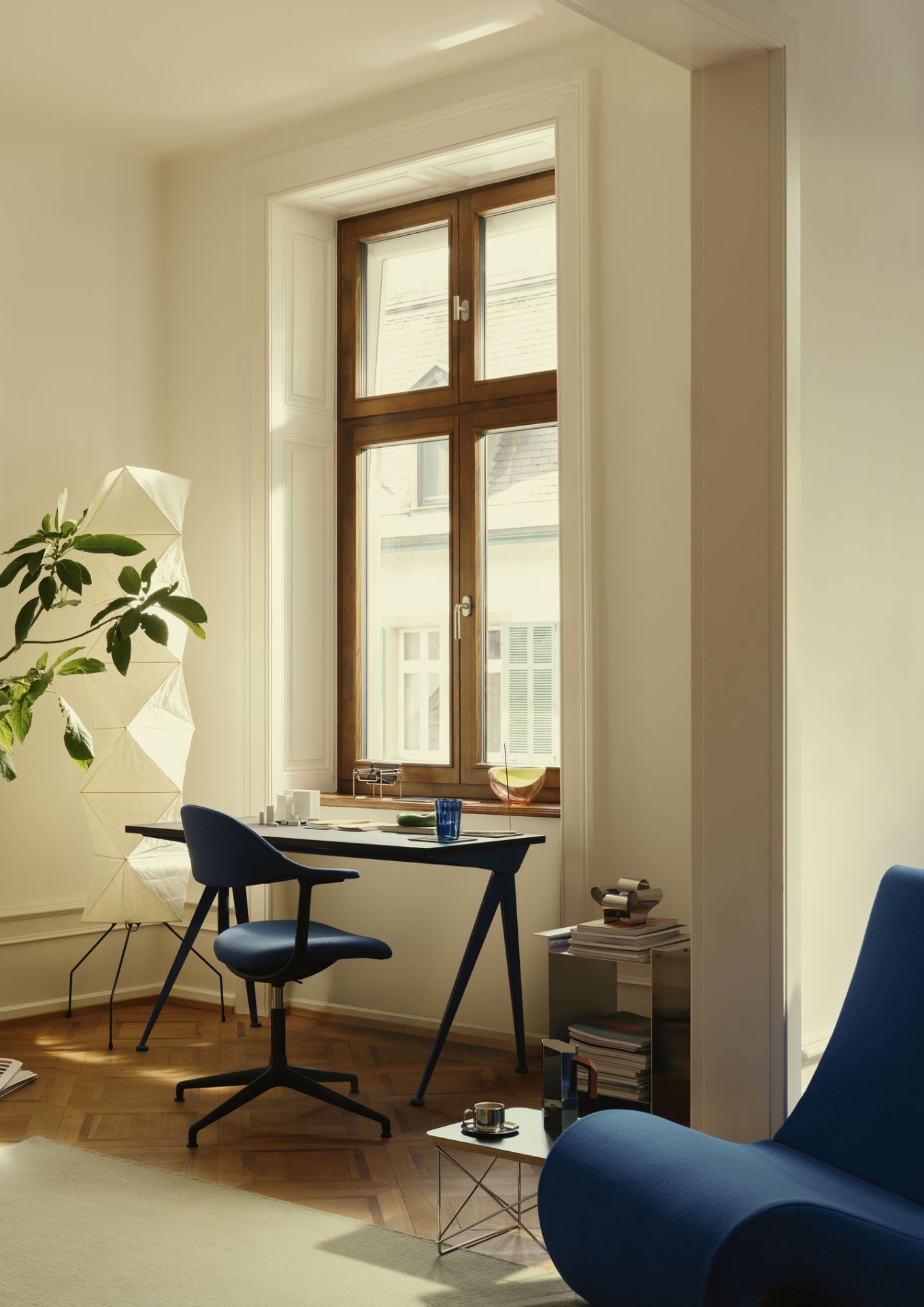 Mynt back and seat plastic office swivel chair Vitra