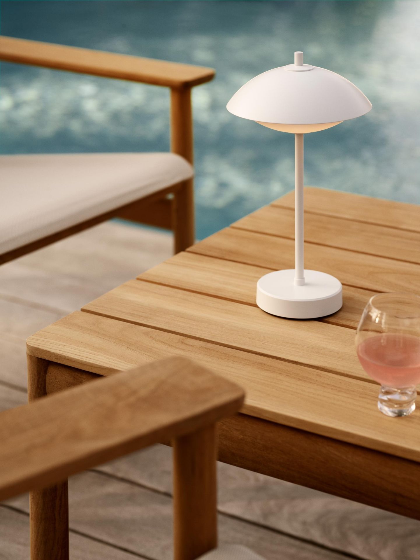 Clam Portable Table Lamp Rechargeable lamp Fritz Hansen