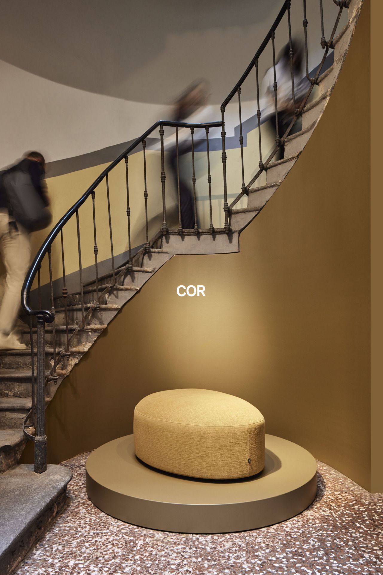 Siwa Stool Cor