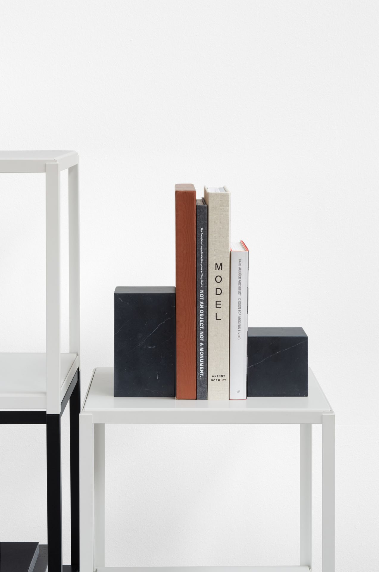 AC11 Stop Bookend e15 black H 10