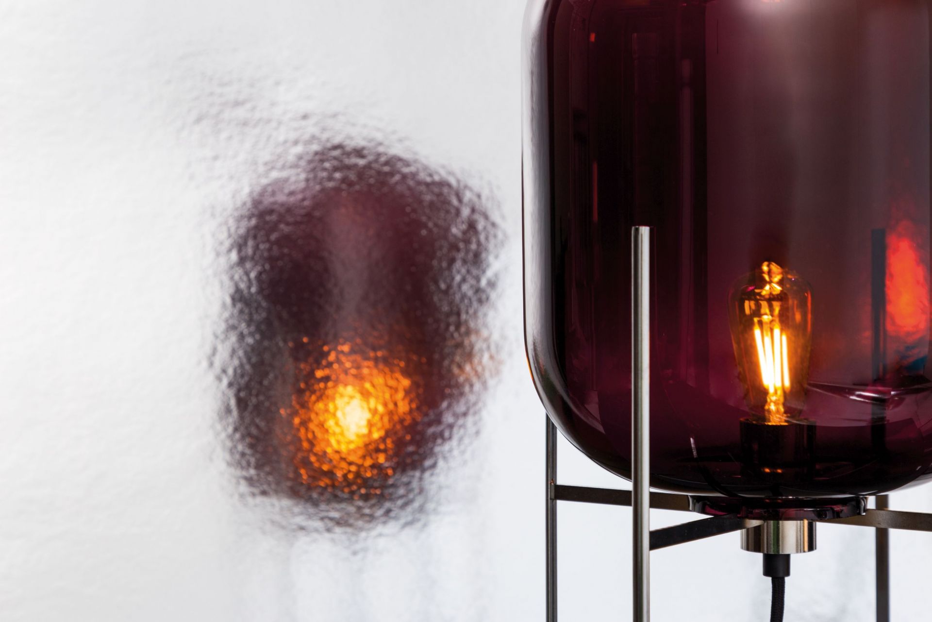 Oda Small table lamp smoke grey satined Pulpo