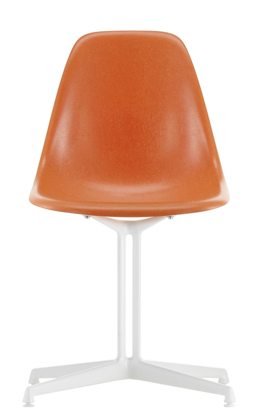 Vitra Eames Side Chair DSL in Orange mit weißem Untergestell, Frontansicht.