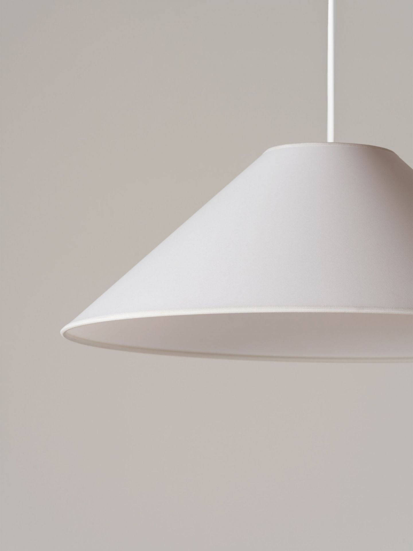 Sísísí cónicas planas MT4 suspension lamp Ø49cm white Santa & Cole