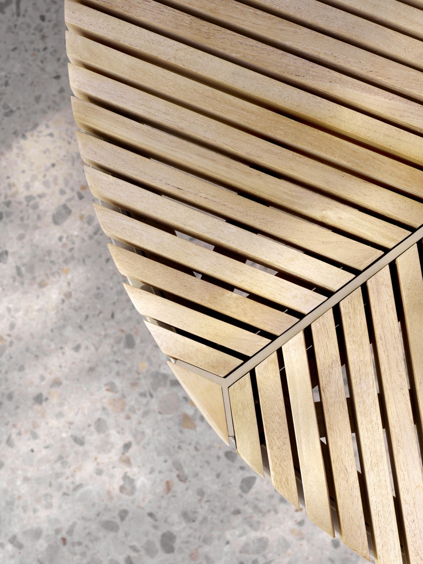 Open-Air Outdoor Coffee Table Ø90 Vipp