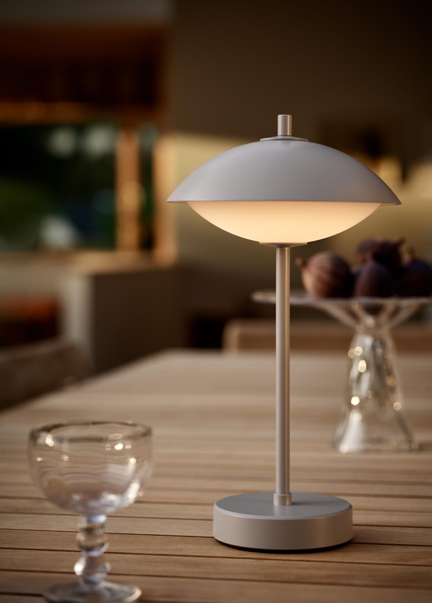 Clam Portable Table Lamp Rechargeable lamp Fritz Hansen