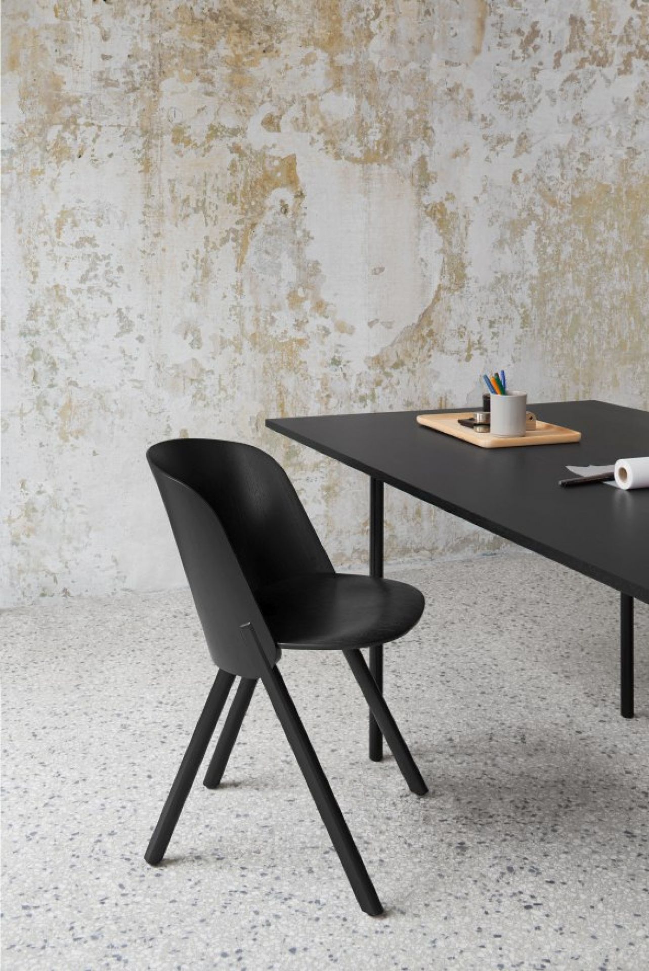 CH05 This Chair e15