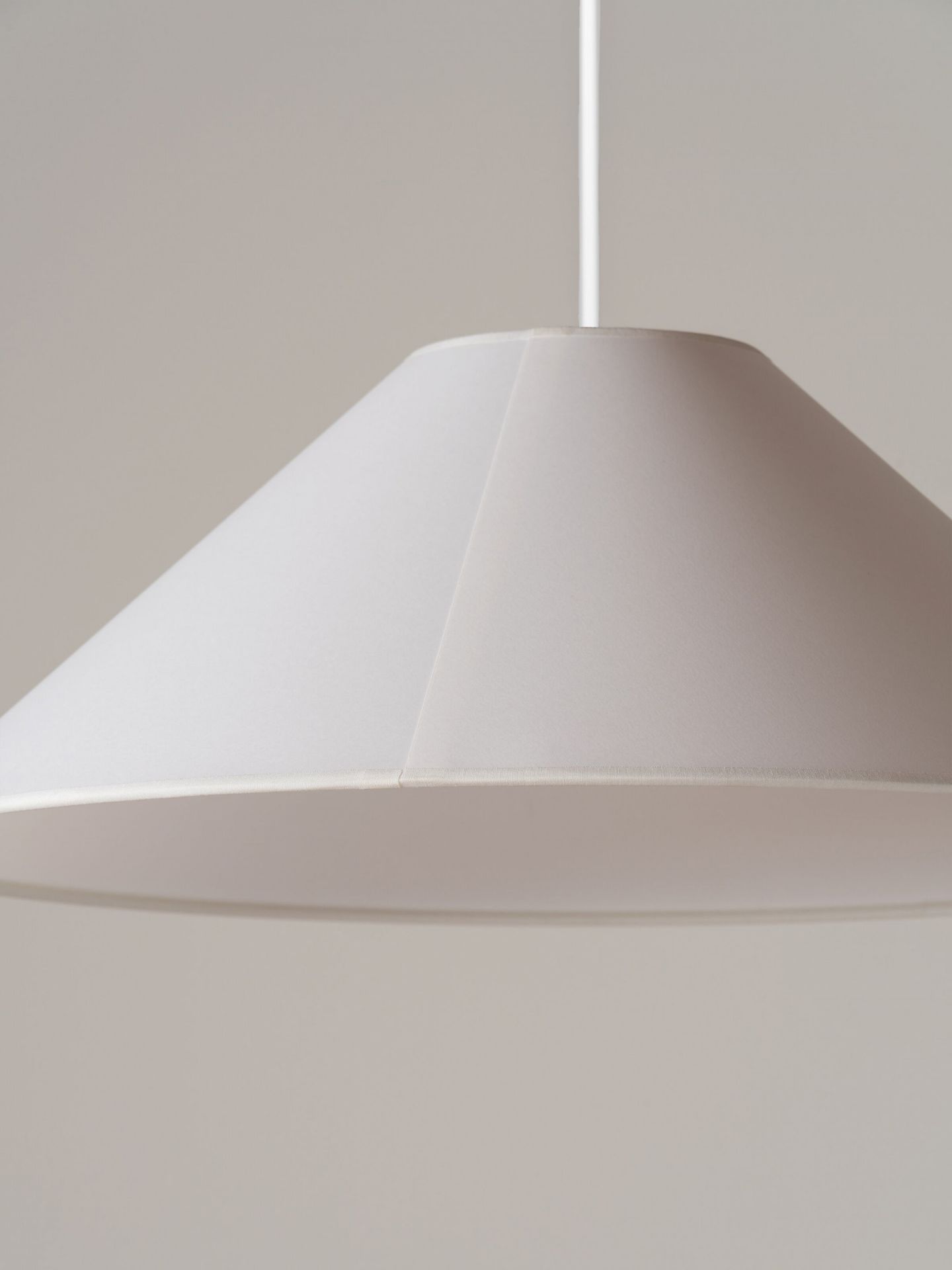 Sísísí cónicas planas MT4 suspension lamp Ø49cm white Santa & Cole