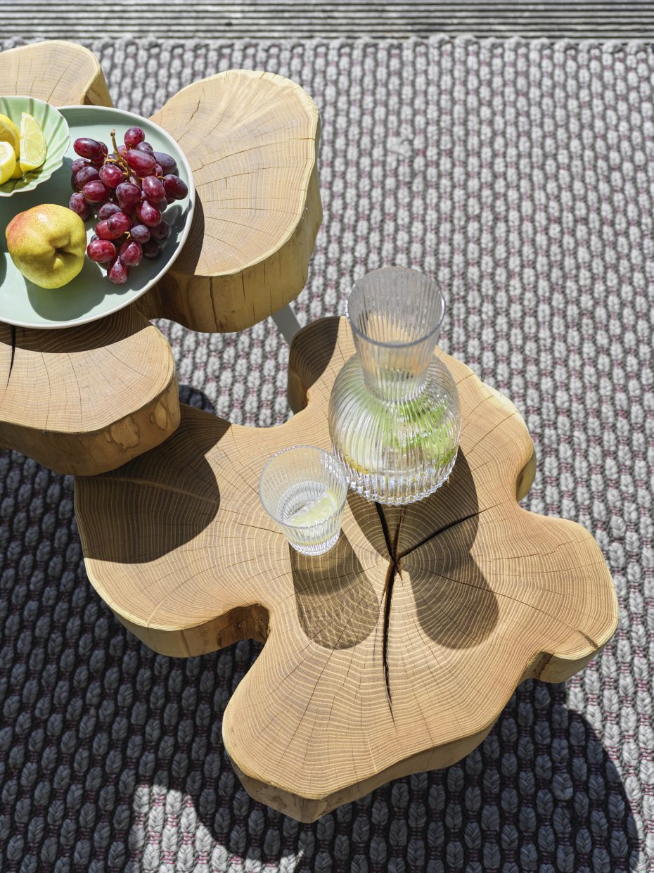 BC 05 Stomp Outdoor Couch / Side Table Janua