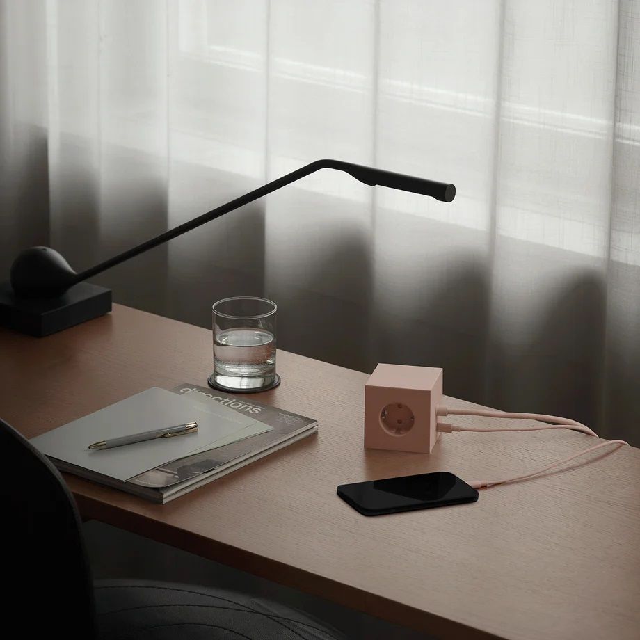 Avolt Socket Cube with USB C dfp Design Pink