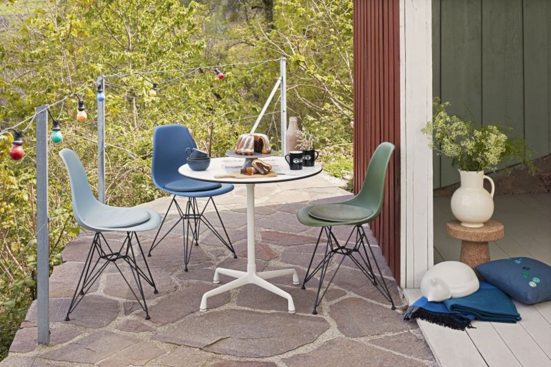 Eames Contract Table round Ø80 cm Vitra