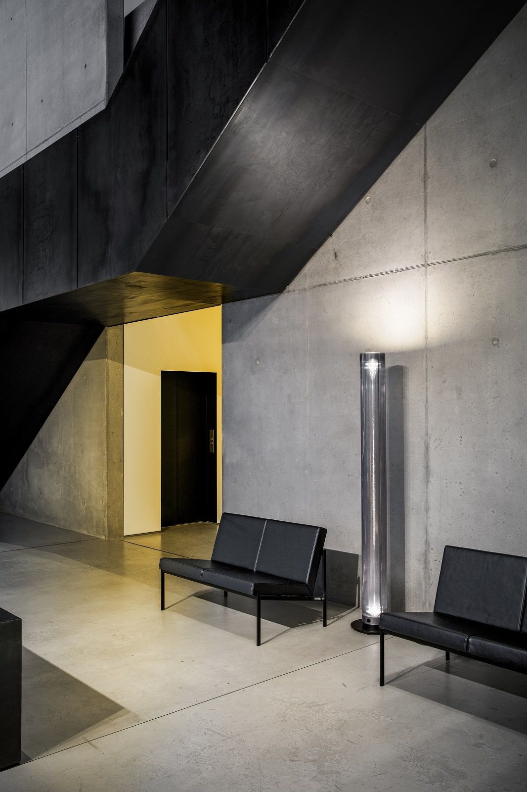 Twilight 360 floor lamp BLACK EDITION Belux