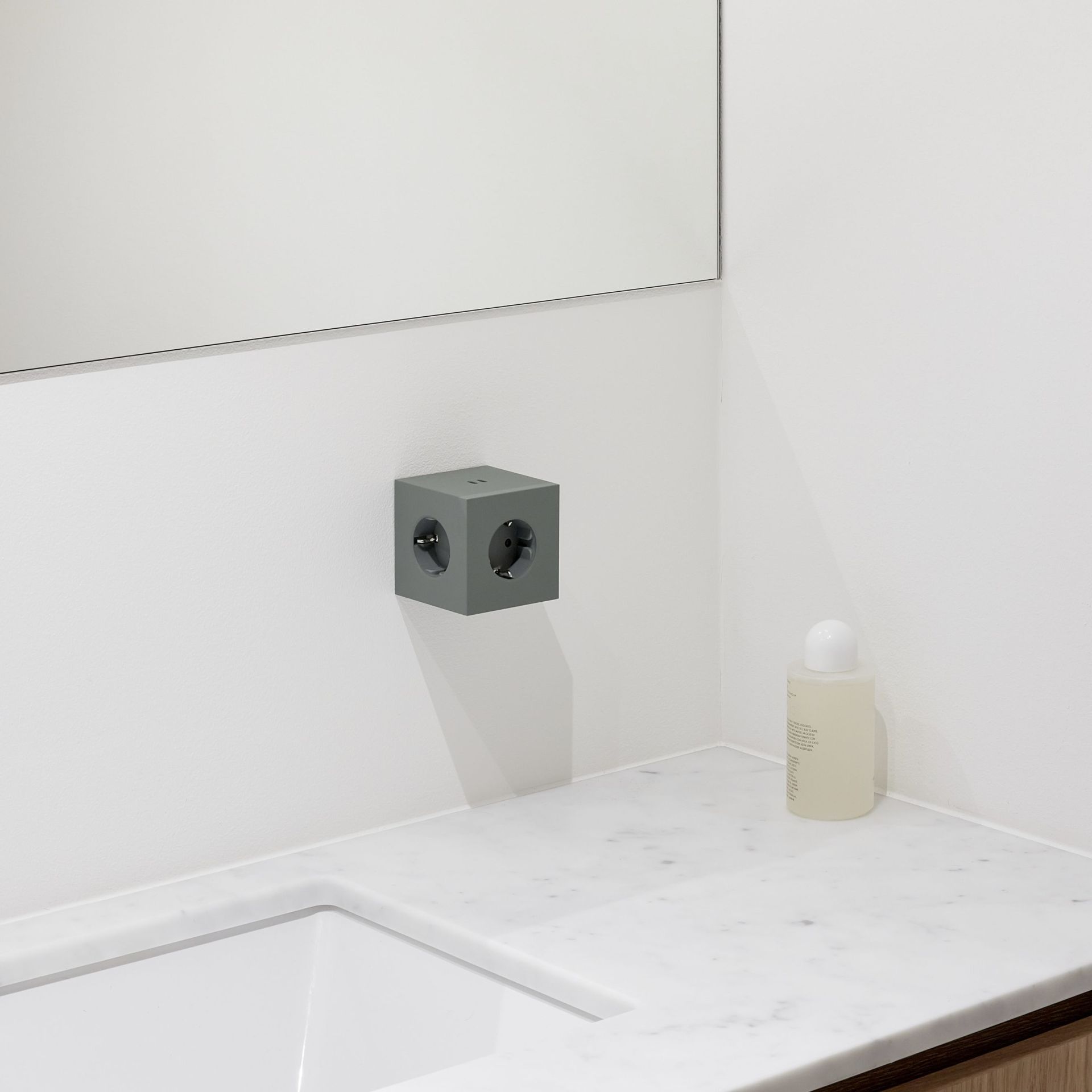 Square 2 - Avolt Socket Cube with USB-C oak green dfp Design 
