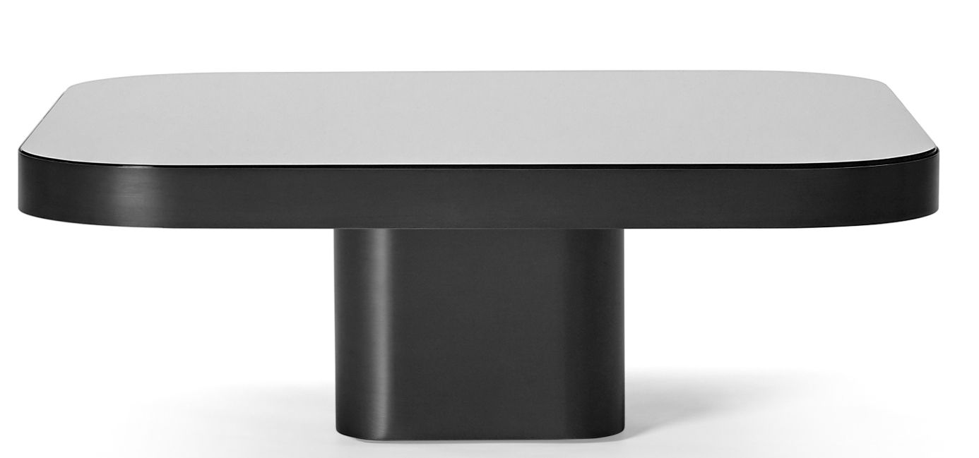 Moderner ClassiCon Couchtisch Bow Coffee Table No. 2 mit weißer Tischplatte und schwarzem Gestell.