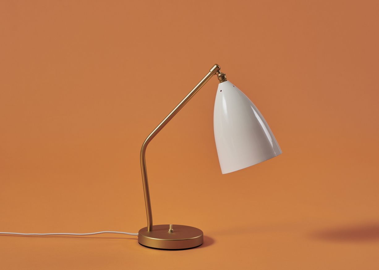 Gräshoppa Table lamp alabaster white glossy Gubi
