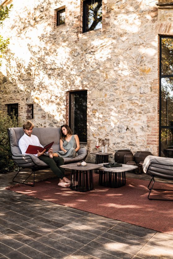 BC 09 Basket Outdoor Couch/ Side Table Janua