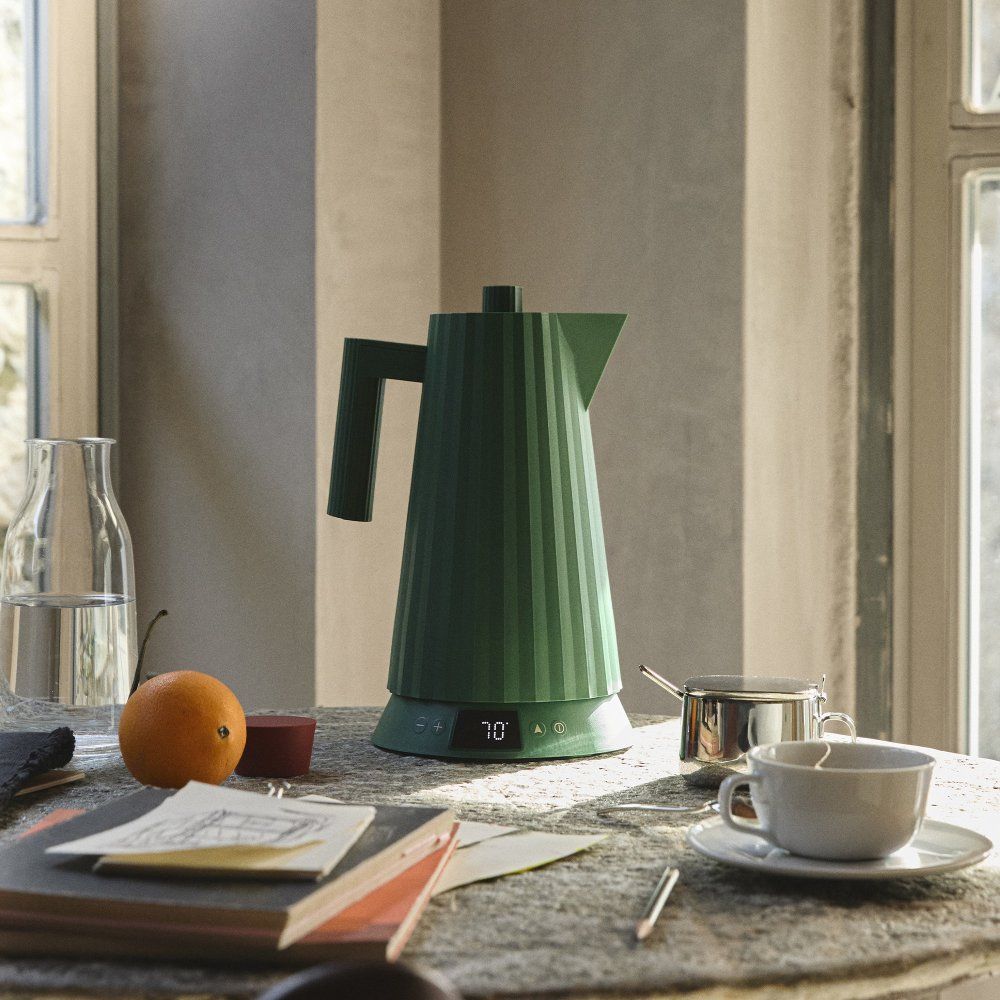 MDL21 Plissé kettle with temperature control Alessi