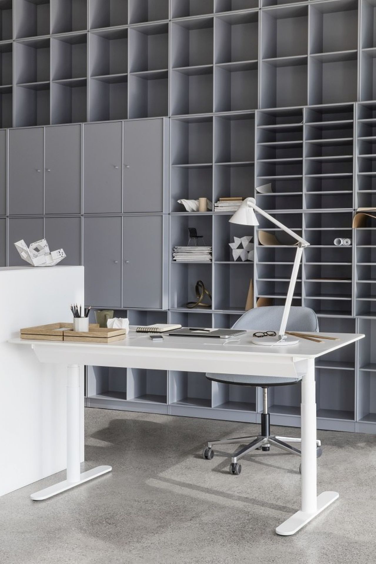 HiLow 2 Work table with sliding top Montana