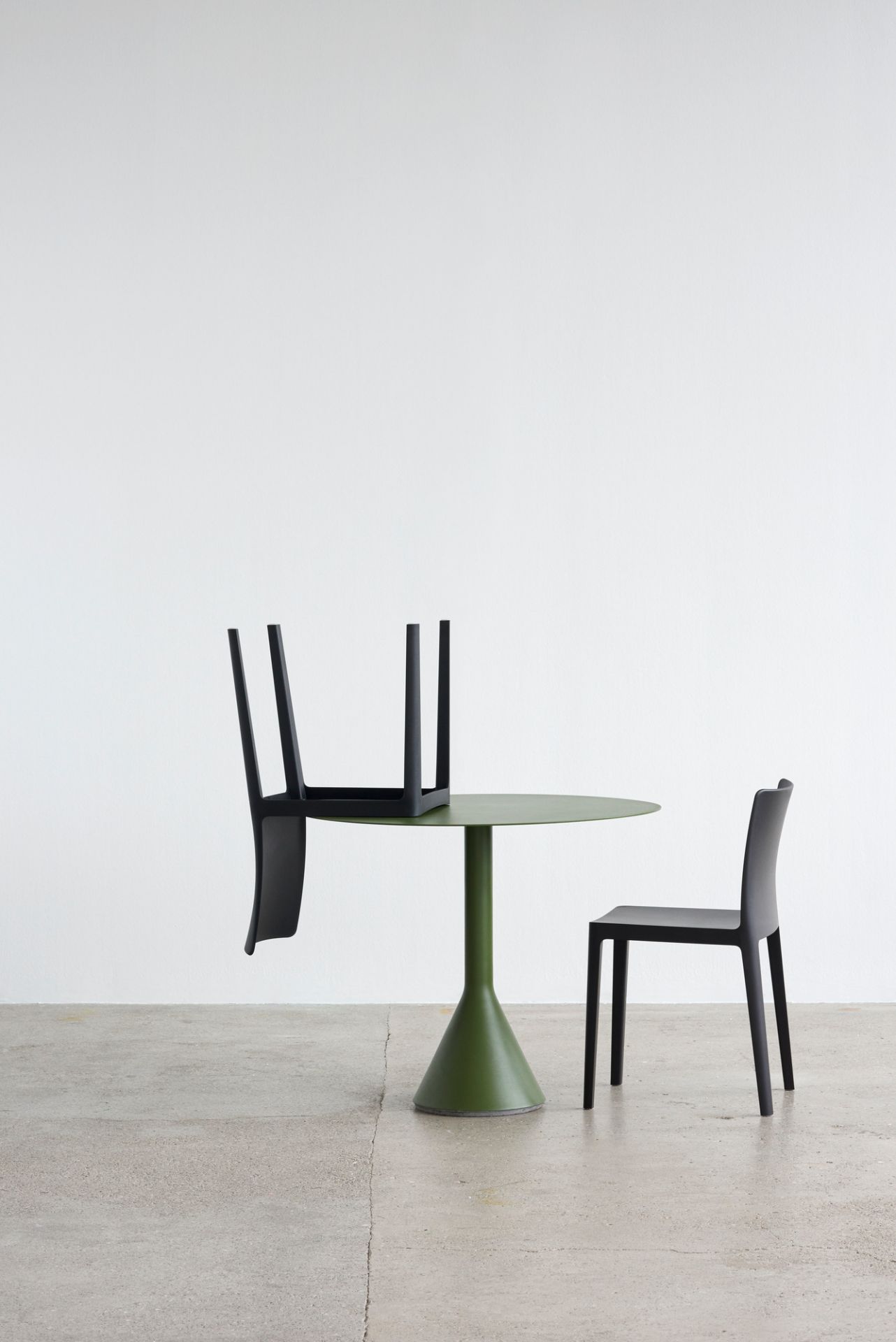 Élémentaire / Elementaire Chair Outdoor Smoke green Hay SINGLE PIECES Élémentaire / Elementaire Chair Outdoor Smoke green Hay SINGLE PIECES