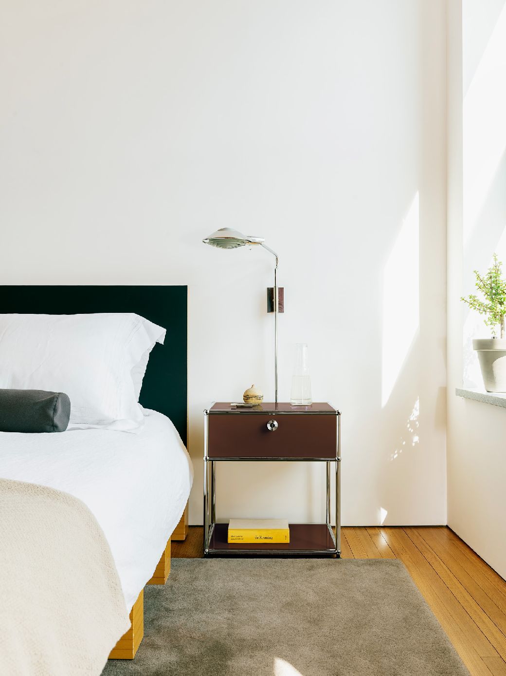 USM Haller bedside table with open compartment M54 Pure White