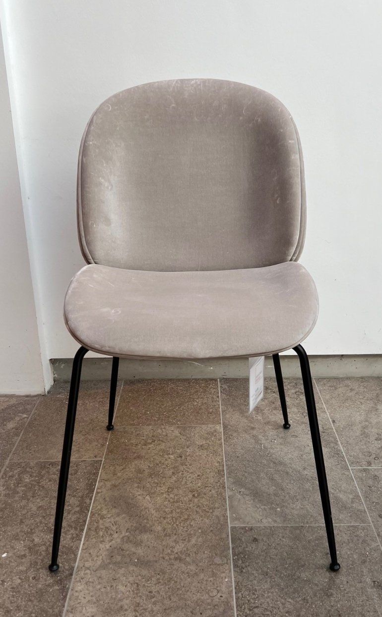 Beetle Chair upholstered chair HARALD 233 Gubi EXHIBITION PIECES