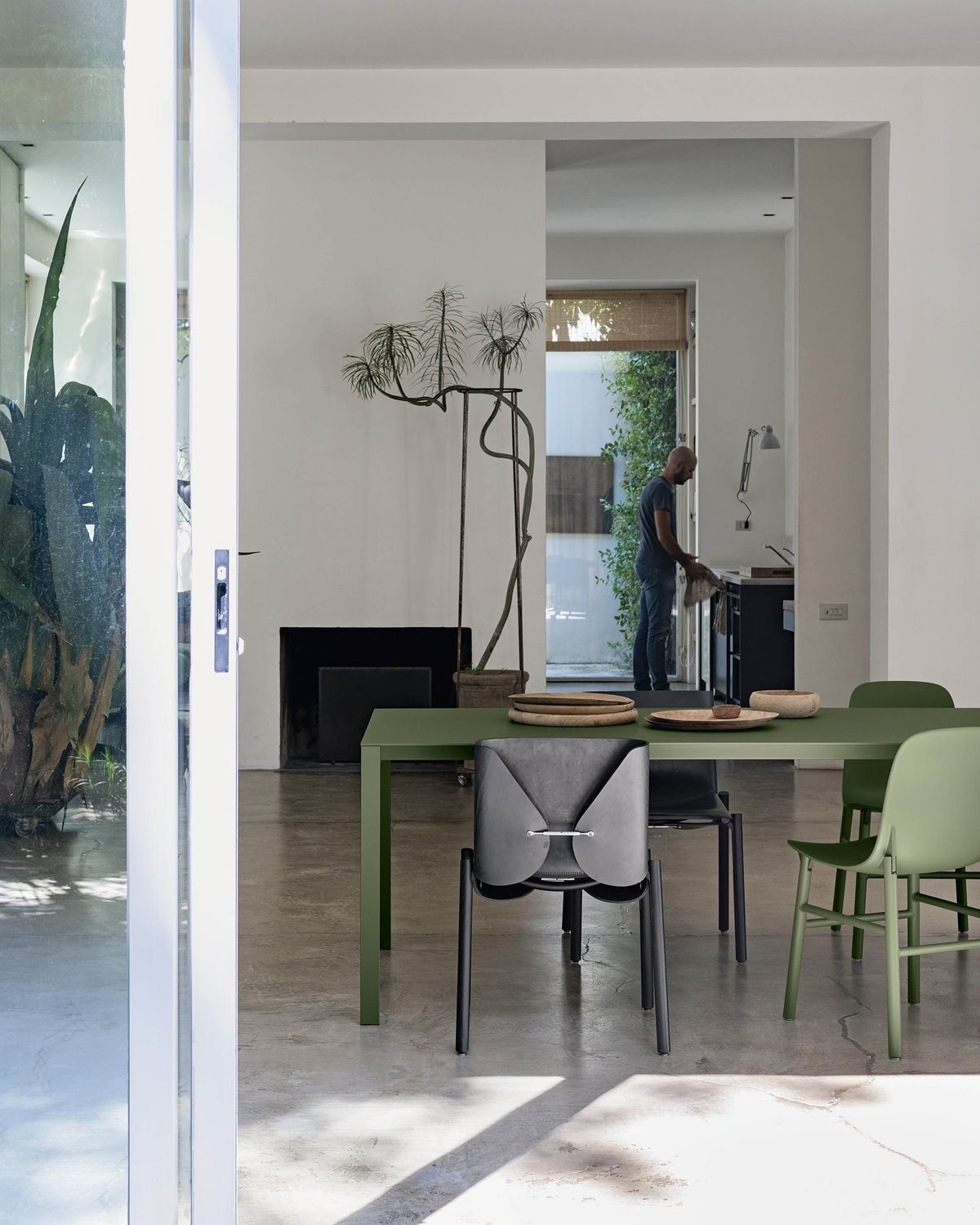 Thin-K Indoor Extendable table Kristalia