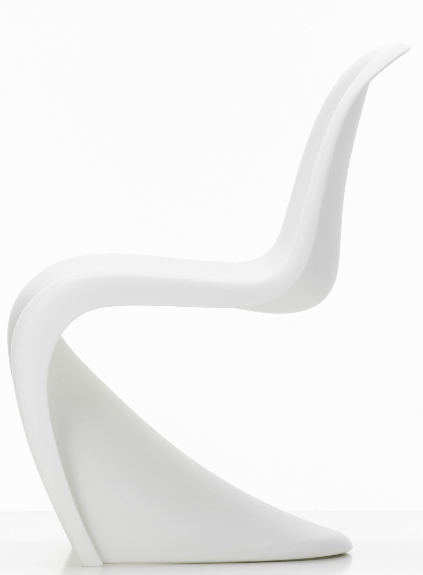 Weißer Panton Junior Stuhl von Vitra, ein moderner Kinderstuhl aus Kunststoff in S-Form.