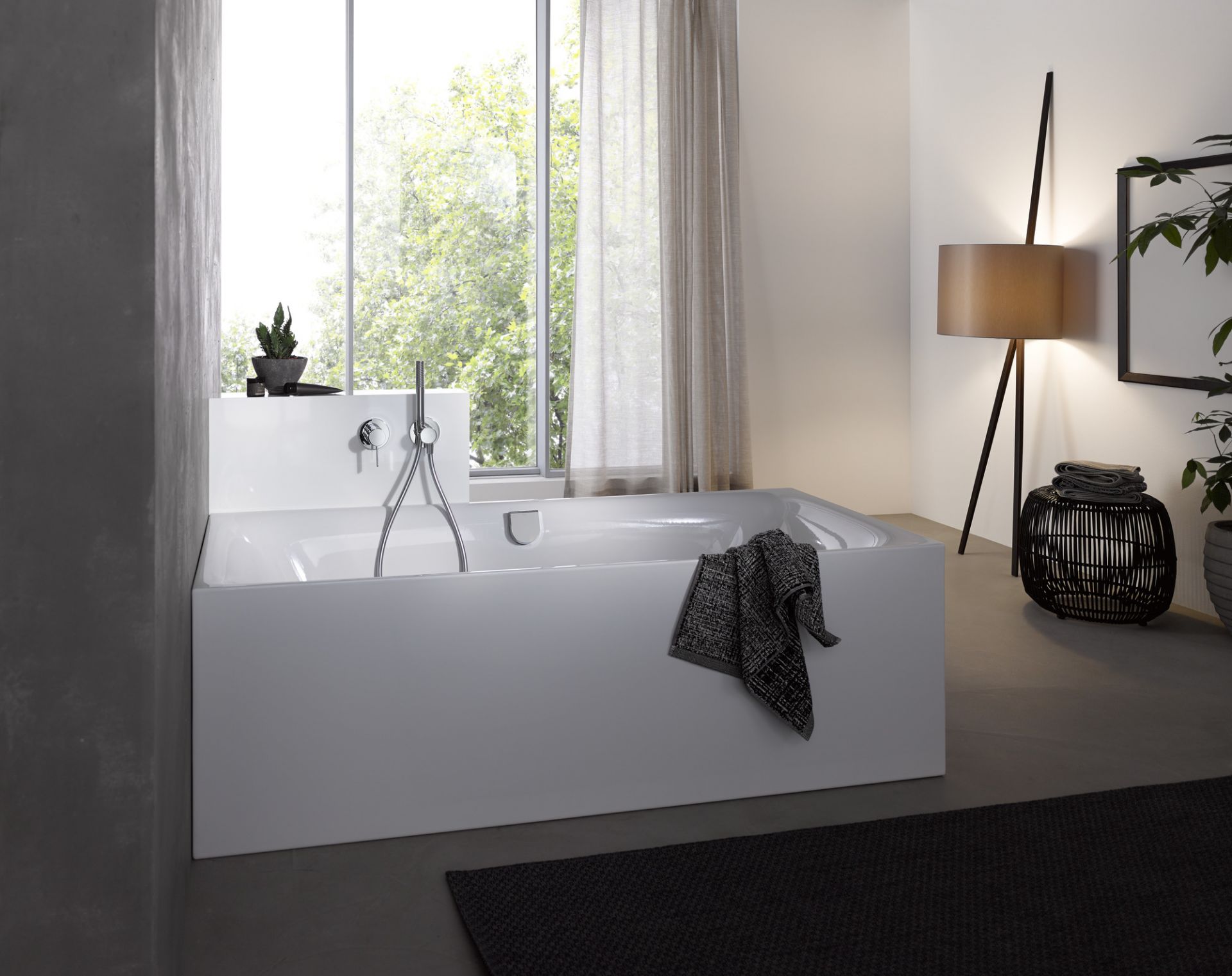 Luca Lean leaning lamp natural oak / white Maigrau