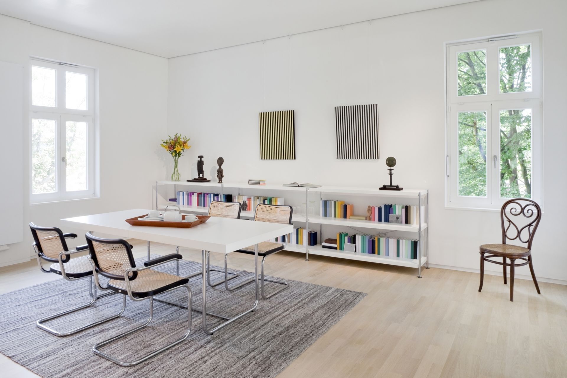 S 1071 Dining table extendable Thonet