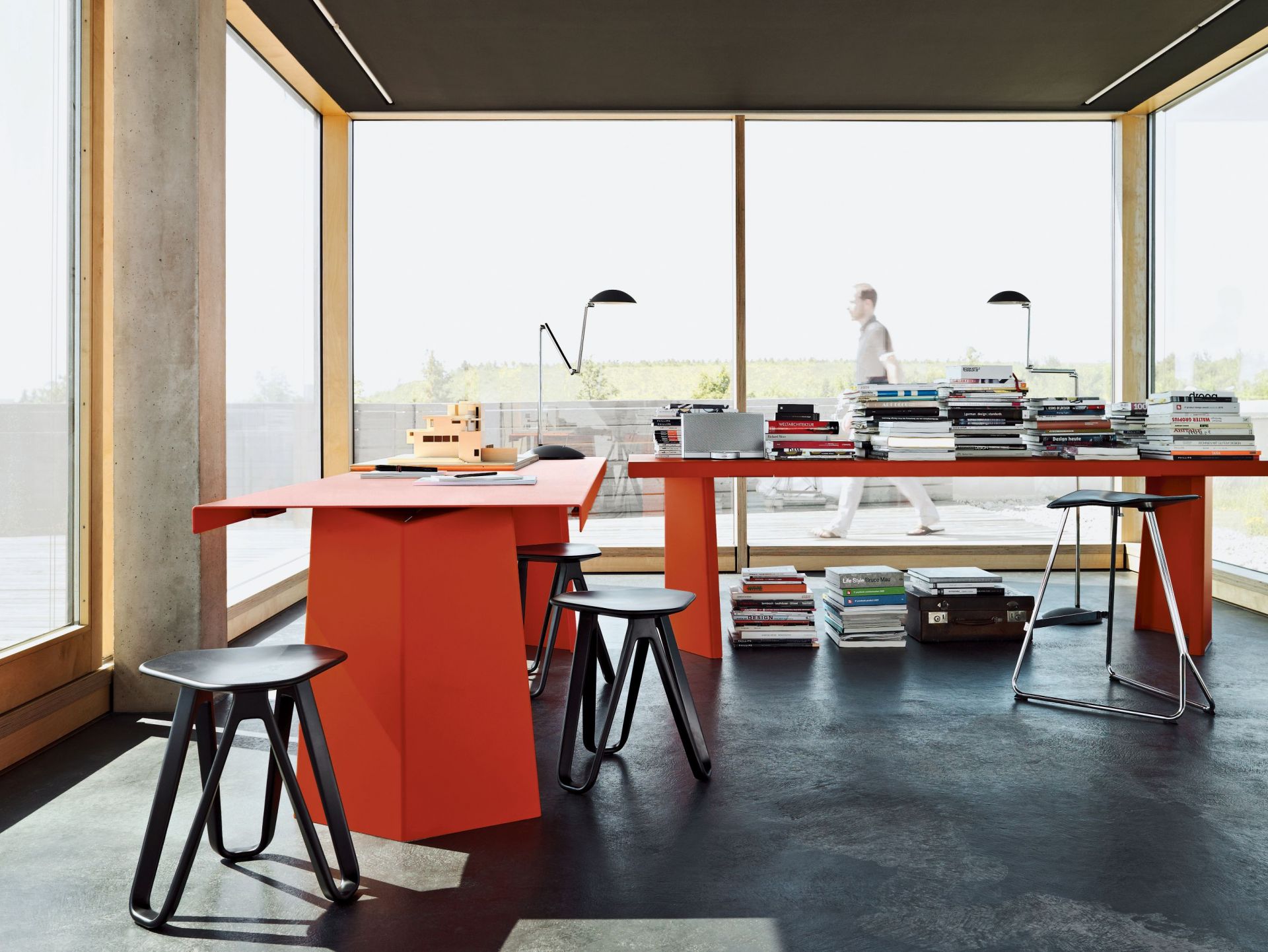 Pallas table ClassiCon