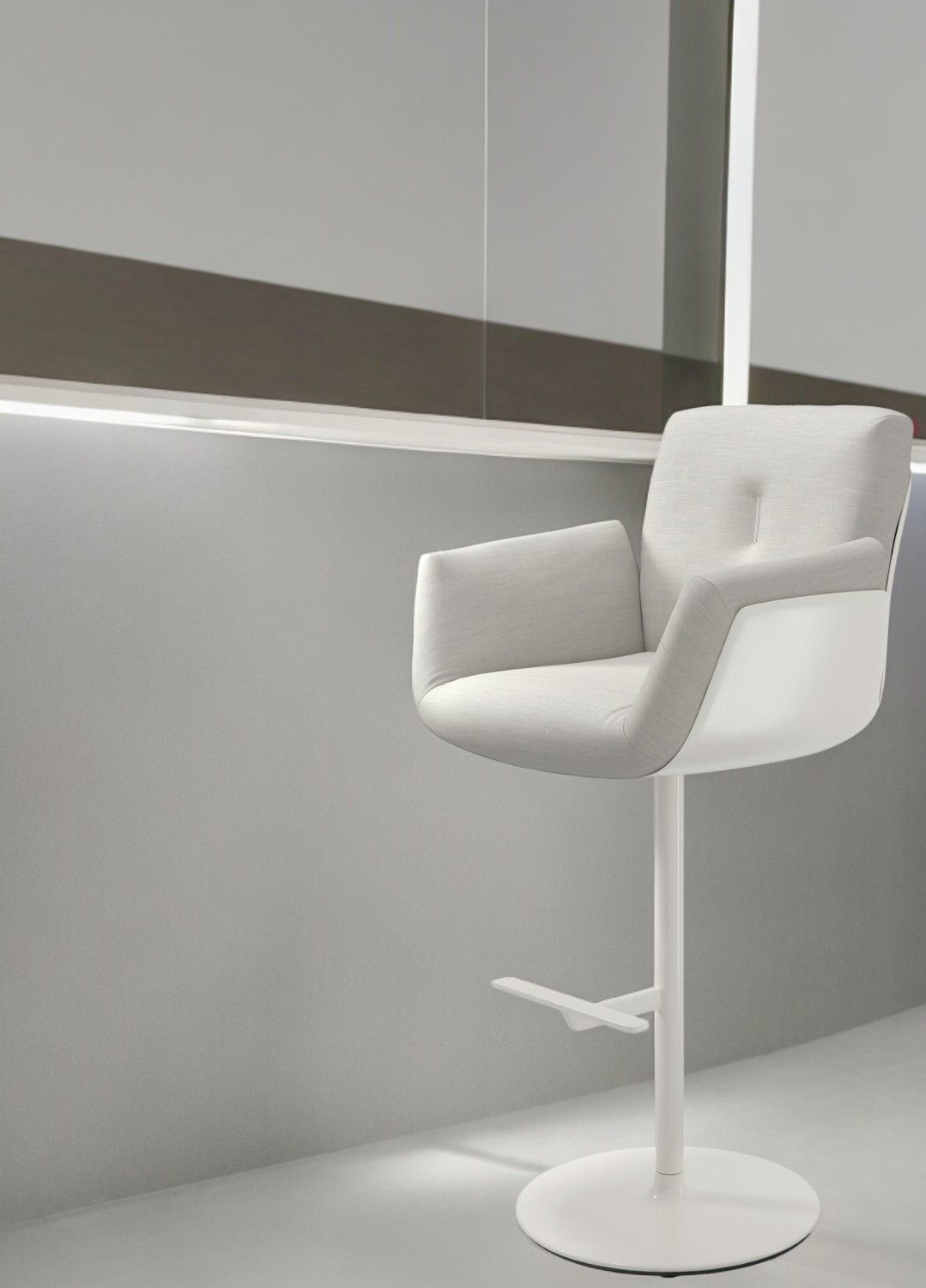 Alvo Swivel Bar stool with disc base height adjustable Cor