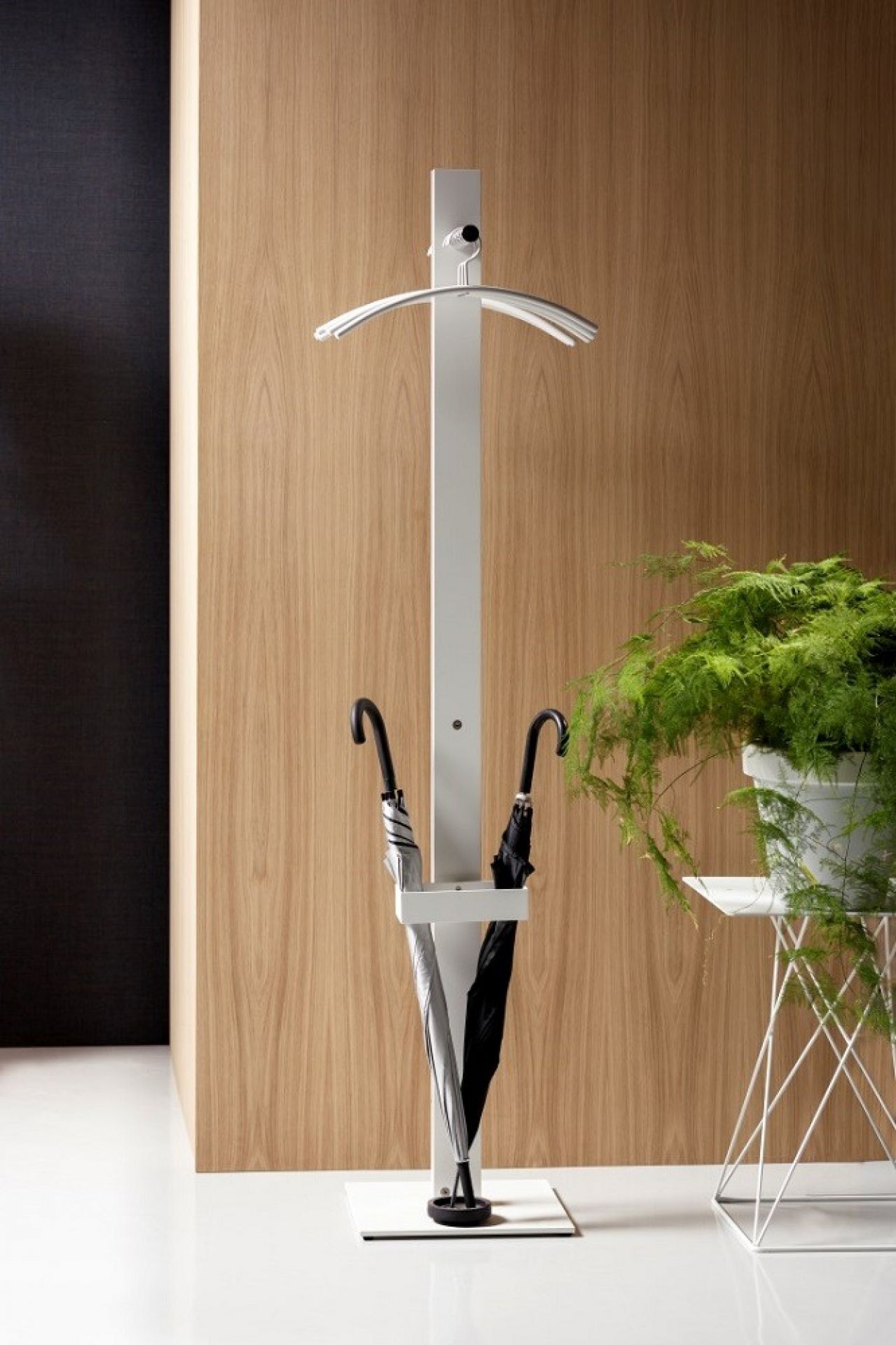 Standfree P coat-stand with umbrella stand Cascando