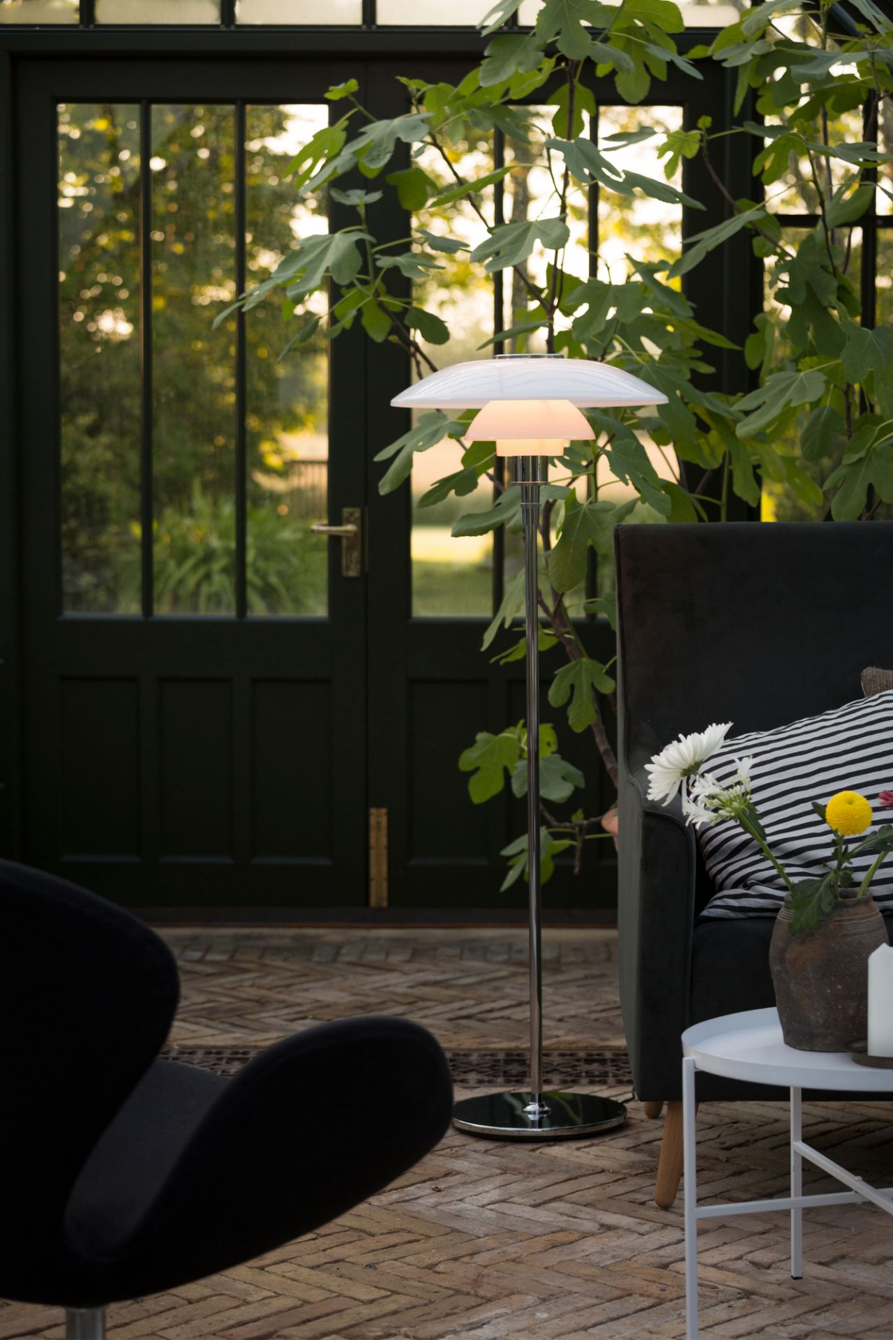 PH 4 1/2 - 3 1/2 Glass floor lamp Louis Poulsen