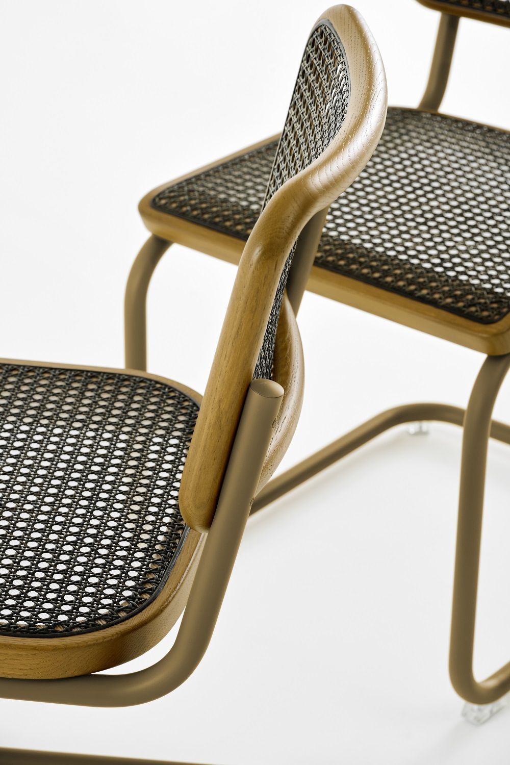 S 32 V Tubular steel classic cantilever chair Thonet