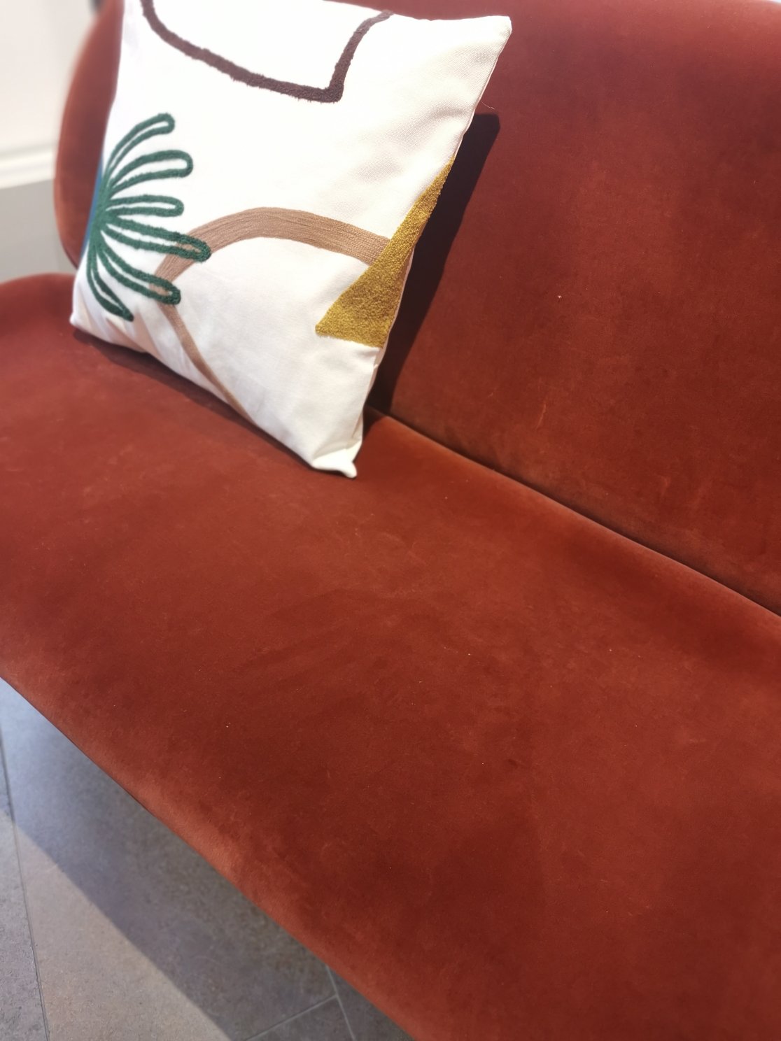 Beetle 2-Seater Sofa Gubi EXHIBITION Piece