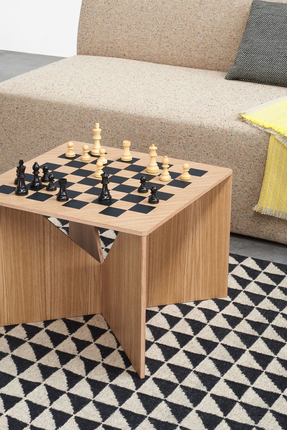 FK04 Calvert Chess coffee table oak e15