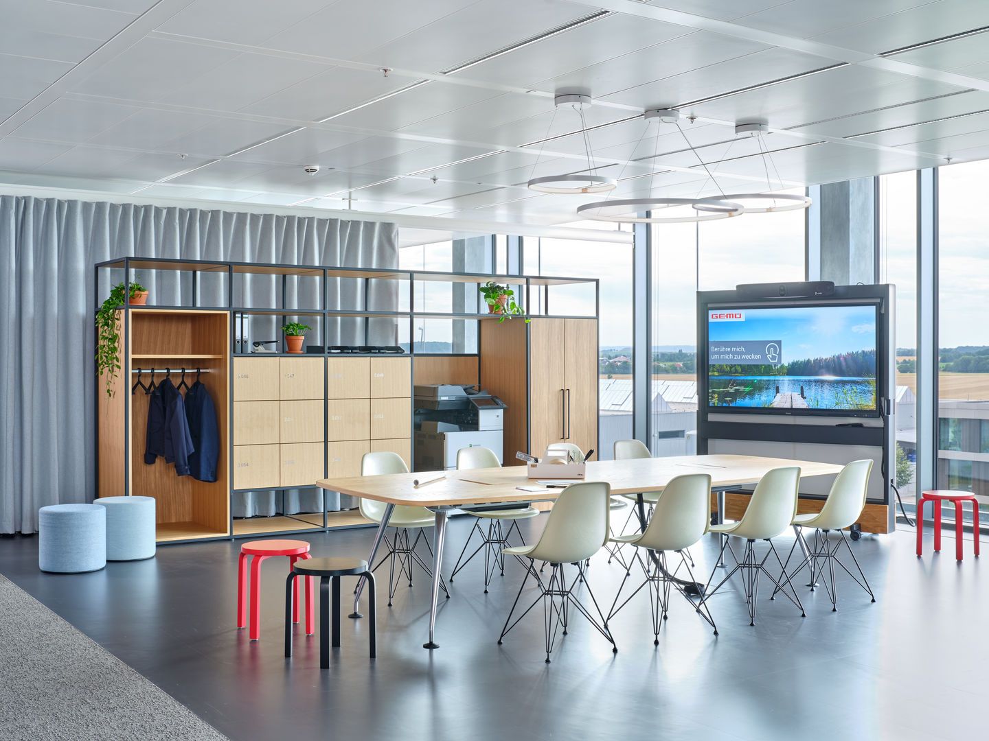 Eames Fibreglass Chair DSR Chair Vitra