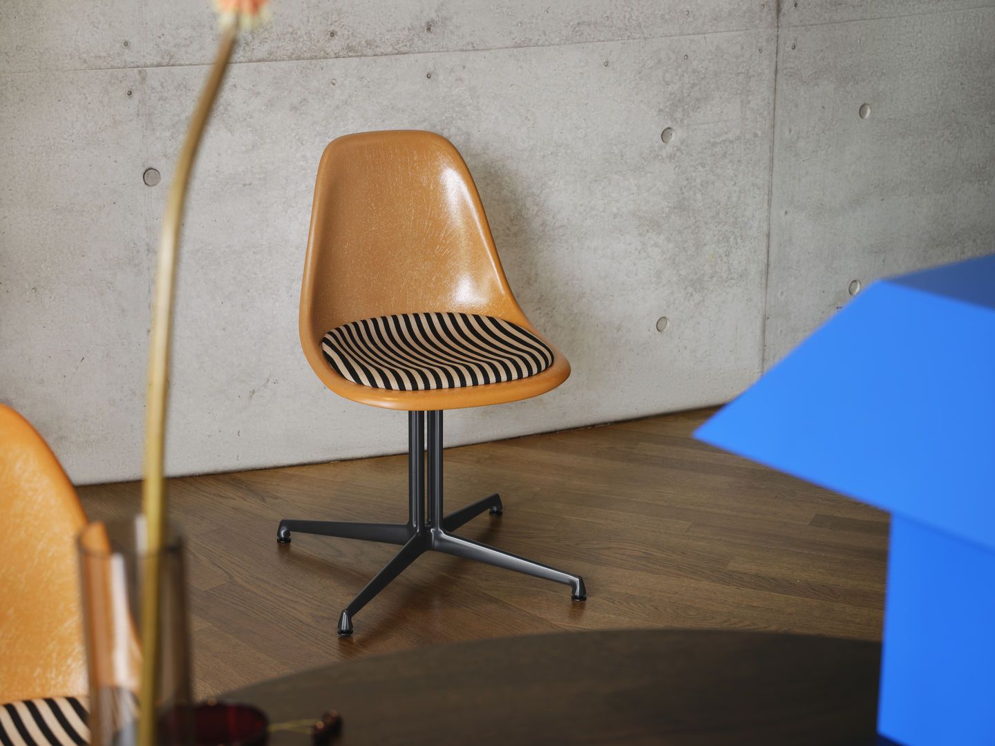 Eames Fibreglass Side Chair La Fonda Ochre Dark Vitra LIMITED EDITION